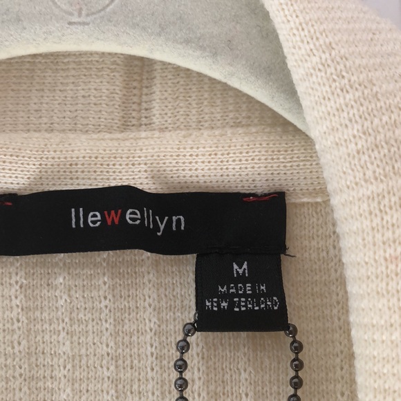 Cream merino wool jacket/cardigan.Ribbed back and sleeves contrast with the knit - Picture 3 of 10